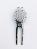 Levanta piques + Marca de metal para golf