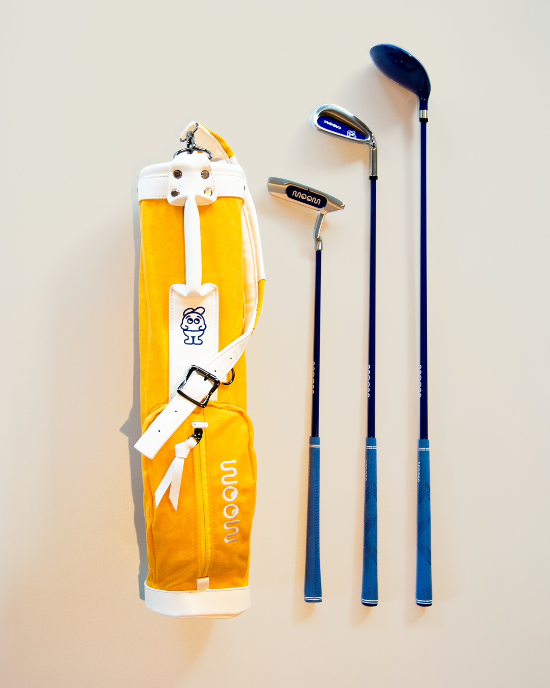 Set de golf para niños WOOW con bolso amarillo: driver, hierro 7 y putter